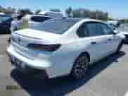 2025 BMW 7 Series 740i xDrive z VIN WBA33EH01SCU96544, wystawiony jako IAAI lot #42640870 z przebiegiem 4 222 mil mil oraz . Historia ofert i sprzedaży dostępna na DreamBid. Obrazek 4.