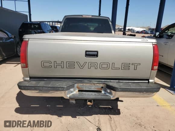 2000 Chevrolet Silverado 3500 z VIN 1GCGC33R1YF502364, wystawiony jako Copart lot #48556275 z przebiegiem 148 142 mil mil oraz Czysty tytuł • Clean title. Historia ofert i sprzedaży dostępna na DreamBid. Obrazek 6.