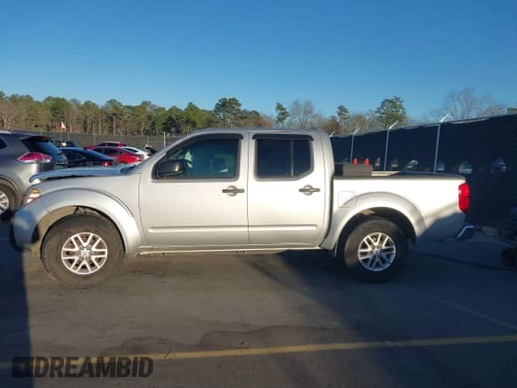 2015 Nissan Frontier SV z VIN 1N6AD0ER3FN707974, wystawiony jako IAAI lot #41213578 z przebiegiem 121 326 mil mil oraz . Historia ofert i sprzedaży dostępna na DreamBid. Obrazek 14.