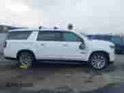 2021 Chevrolet Suburban Premier z VIN 1GNSKFKDXMR185737, wystawiony jako IAAI lot #42087355 z przebiegiem Nie podano mil oraz . Historia ofert i sprzedaży dostępna na DreamBid. Obrazek 13.