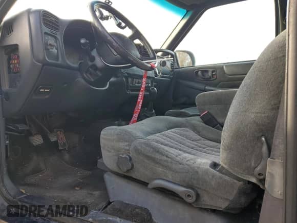 2002 Chevrolet S-10 with VIN 1GCCS145128126679, listed as a Copart auction lot 42479935 with 117,258 mi miles and Salvage title. Bid and sale history available at DreamBid. Image 7.