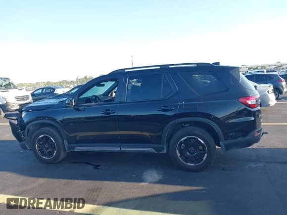 2025 Honda Pilot TrailSport with VIN 5FNYG1H6XSB006275, listed as a IAAI auction lot 43004046 with 55,380 mi miles and . Bid and sale history available at DreamBid. Image 14.