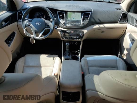 2017 Hyundai Tucson Sport z VIN KM8J3CA28HU359383, wystawiony jako Copart lot #62985115 z przebiegiem 108 733 mil mil oraz Szkoda całkowita • Salvage title. Historia ofert i sprzedaży dostępna na DreamBid. Obrazek 8.