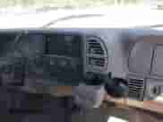 1997 GMC Sierra 1500 с VIN 2GTEK19R9V1566662, выставлен на аукционе IAAI как лот 43051145 с пробегом 209 691 миль миль и . История ставок и продаж доступна на DreamBid. Изображение 17.