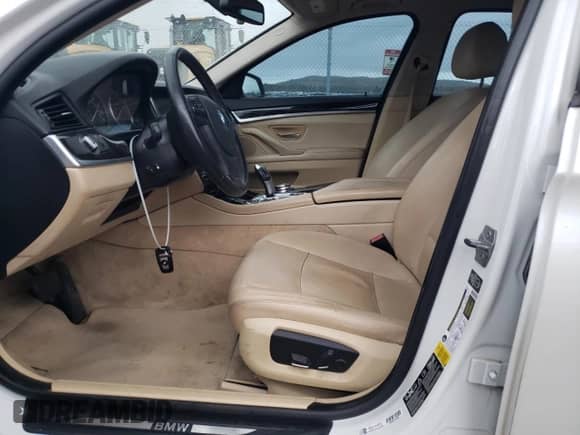 2014 BMW 5 Series 528i xDrive with VIN WBA5A7C53ED616596, listed as a Copart auction lot 82351265 with 204,891 mi miles and Clean title. Bid and sale history available at DreamBid. Image 7.