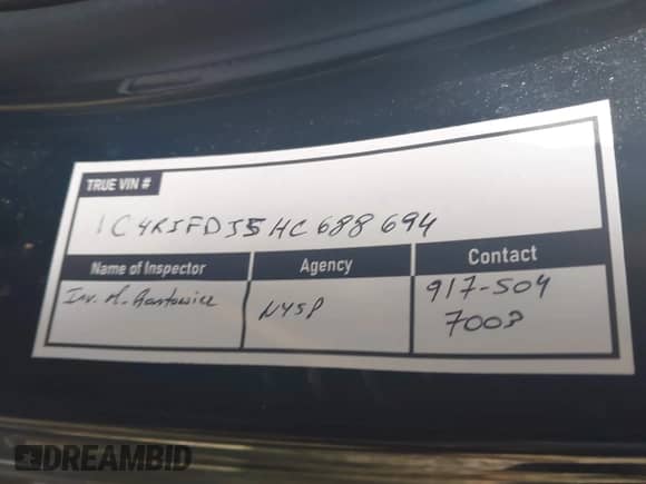 2017 Jeep Grand Cherokee SRT z VIN 1C4RJFDJ5HC688694, wystawiony jako IAAI lot #42134459 z przebiegiem 89 988 mil mil oraz . Historia ofert i sprzedaży dostępna na DreamBid. Obrazek 18.