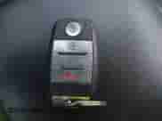 2019 Kia Sorento EX z VIN 5XYPH4A51KG460922, wystawiony jako IAAI lot #42833140 z przebiegiem 131 454 mil mil oraz . Historia ofert i sprzedaży dostępna na DreamBid. Obrazek 11.