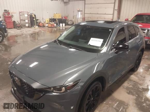 2022 Mazda CX-5 S Carbon Edition z VIN JM3KFBCM3N0527885, wystawiony jako IAAI lot #41226356 z przebiegiem 25 691 mil mil oraz . Historia ofert i sprzedaży dostępna na DreamBid. Obrazek 6.