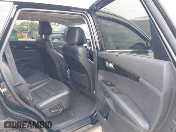 2016 Kia Sorento EX with VIN 5XYPH4A56GG037826, listed as a IAAI auction lot 42376272 with 81,813 mi miles and . Bid and sale history available at DreamBid. Image 8.