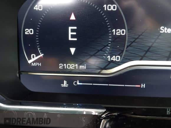 2025 GMC Sierra 1500 SLT z VIN 1GTUUDED7SZ193643, wystawiony jako IAAI lot #43566085 z przebiegiem 21 021 mil mil oraz . Historia ofert i sprzedaży dostępna na DreamBid. Obrazek 7.