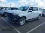 2023 Chevrolet Suburban Premier z VIN 1GNSKFKD9PR277989, wystawiony jako IAAI lot #42840745 z przebiegiem 79 299 mil mil oraz . Historia ofert i sprzedaży dostępna na DreamBid. Obrazek 2.