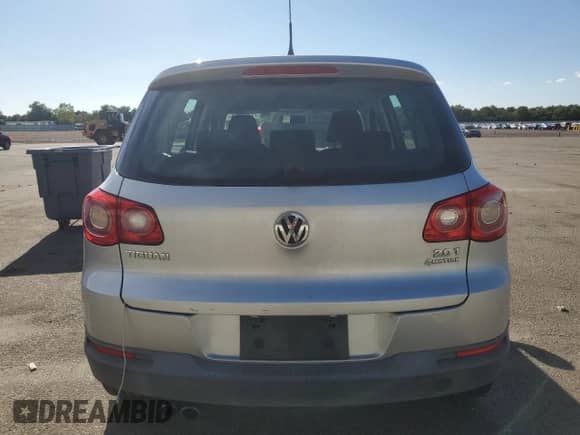 2010 Volkswagen Tiguan SE с VIN WVGBV7AX5AW522938, выставлен на аукционе Copart как лот 71200465 с пробегом 105 392 миль миль и Списание • Salvage title. История ставок и продаж доступна на DreamBid. Изображение 6.