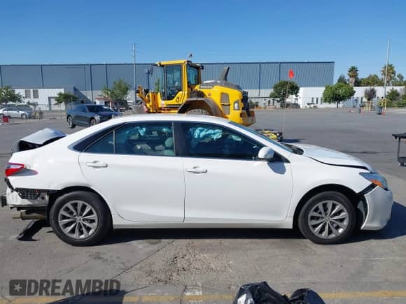 2015 Toyota Camry SE z VIN 4T1BF1FK8FU068002, wystawiony jako IAAI lot #43106714 z przebiegiem 102 717 mil mil oraz . Historia ofert i sprzedaży dostępna na DreamBid. Obrazek 14.