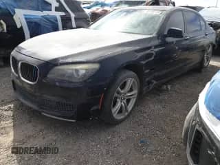 2010 BMW 7 Series 750Li с VIN WBAKB8C58ACY63943, выставлен на аукционе Copart как лот 45208745 с пробегом 112 531 миль миль и Списание • Salvage title. История ставок и продаж доступна на DreamBid. Изображение 1.