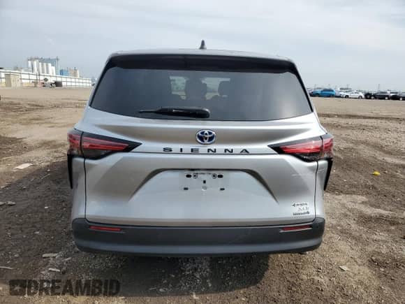 2022 Toyota Sienna XLE z VIN 5TDYRKEC8NS109723, wystawiony jako Copart lot #64559035 z przebiegiem 142 989 mil mil oraz Szkoda całkowita • Salvage title. Historia ofert i sprzedaży dostępna na DreamBid. Obrazek 6.