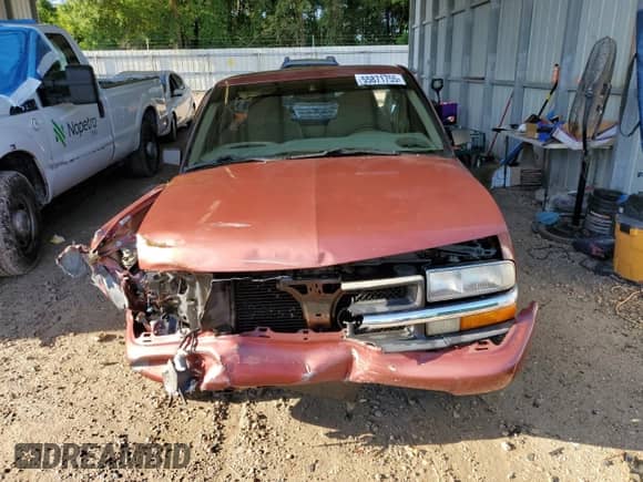 1998 Chevrolet S-10 LS с VIN 1GCCS1446WK223716, выставлен на аукционе Copart как лот 55871755 с пробегом 199 533 миль миль и Списание • Salvage title. История ставок и продаж доступна на DreamBid. Изображение 5.