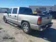 2005 GMC Sierra 1500 SLT z VIN 2GTEC13T251100136, wystawiony jako IAAI lot #41031903 z przebiegiem 440 920 mil mil oraz . Historia ofert i sprzedaży dostępna na DreamBid. Obrazek 3.