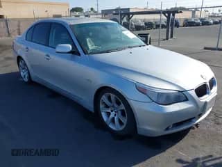 2007 BMW 5 Series 550i с VIN WBANB53577CP06957, выставлен на аукционе IAAI как лот 40084124 с пробегом 136 501 миль миль и . История ставок и продаж доступна на DreamBid. Изображение 1.