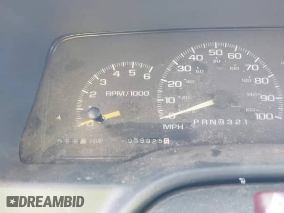 1998 Chevrolet Silverado 1500 z VIN 2GCEK19R8W1221205, wystawiony jako IAAI lot #42741835 z przebiegiem 59 925 mil mil oraz . Historia ofert i sprzedaży dostępna na DreamBid. Obrazek 7.