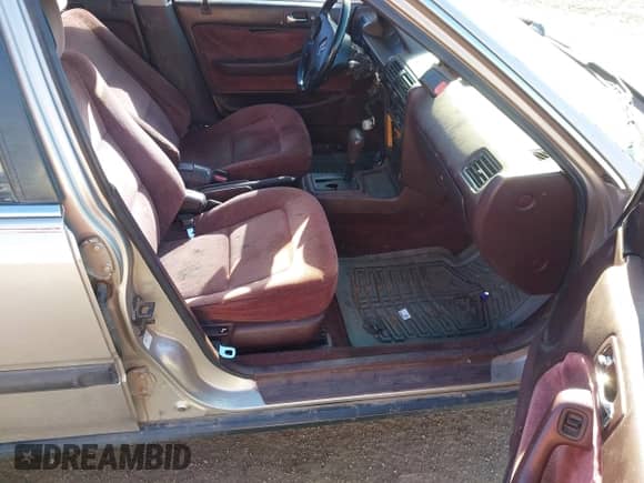 1991 Honda Accord LX z VIN JHMCB7656MC028293, wystawiony jako IAAI lot #41992201 z przebiegiem 191 514 mil mil oraz . Historia ofert i sprzedaży dostępna na DreamBid. Obrazek 5.