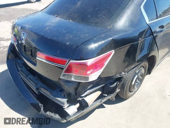 2011 Honda Accord EX z VIN 1HGCP2F78BA114108, wystawiony jako IAAI lot #42985689 z przebiegiem 181 160 mil mil oraz . Historia ofert i sprzedaży dostępna na DreamBid. Obrazek 6.