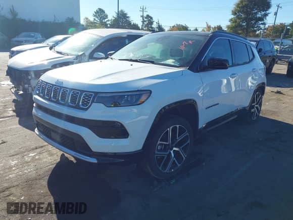 2025 Jeep Compass Limited z VIN 3C4NJDCN7ST594027, wystawiony jako IAAI lot #43492414 z przebiegiem 14 694 mil mil oraz . Historia ofert i sprzedaży dostępna na DreamBid. Obrazek 2.