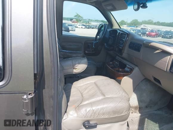 1999 Chevrolet Express z VIN 1GBFG15R2X1071275, wystawiony jako IAAI lot #42464365 z przebiegiem Nie podano mil oraz . Historia ofert i sprzedaży dostępna na DreamBid. Obrazek 5.