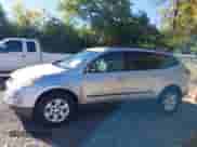 2011 Chevrolet Traverse LS z VIN 1GNKREEDXBJ157790, wystawiony jako IAAI lot #43457734 z przebiegiem 155 068 mil mil oraz . Historia ofert i sprzedaży dostępna na DreamBid. Obrazek 14.