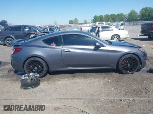 2016 Hyundai Genesis Coupe R-Spec z VIN KMHHU6KJ3GU134371, wystawiony jako IAAI lot #42024647 z przebiegiem 164 711 mil mil oraz . Historia ofert i sprzedaży dostępna na DreamBid. Obrazek 13.