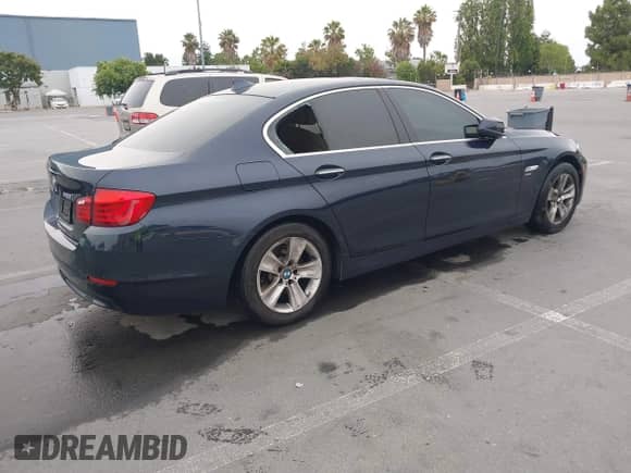 2012 BMW 5 Series 528i xDrive с VIN WBAXH5C59CDW04734, выставлен на аукционе IAAI как лот 42665718 с пробегом 133 546 миль миль и . История ставок и продаж доступна на DreamBid. Изображение 4.