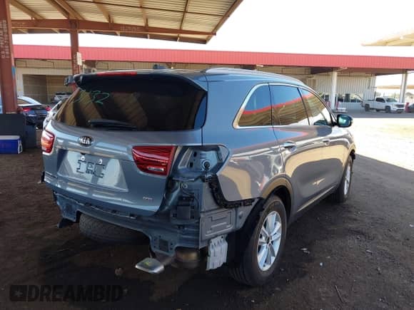 2020 Kia Sorento LX with VIN 5XYPG4A39LG637929, listed as a IAAI auction lot 43288548 with 52,165 mi miles and . Bid and sale history available at DreamBid. Image 4.