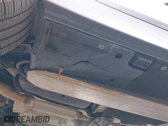 2015 BMW 3 Series 328i z VIN WBA3C1C51FK123138, wystawiony jako IAAI lot #43260210 z przebiegiem 128 848 mil mil oraz . Historia ofert i sprzedaży dostępna na DreamBid. Obrazek 18.