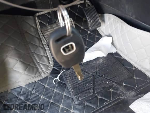 2010 Honda Pilot LX with VIN 5FNYF3H26AB010740, listed as a IAAI auction lot 43047959 with 152,504 mi miles and . Bid and sale history available at DreamBid. Image 11.