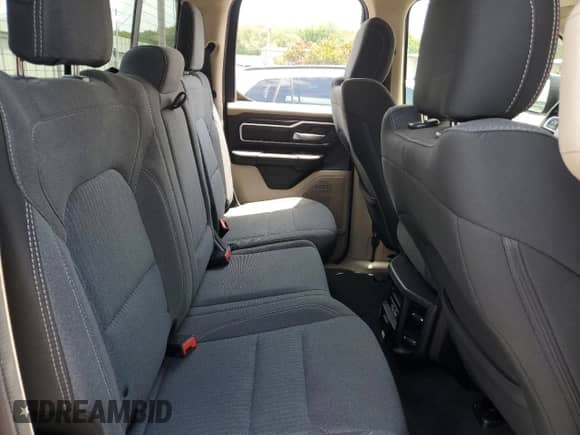 2019 Ram 1500 Big Horn z VIN 1C6SRFBT0KN607845, wystawiony jako Copart lot #66476735 z przebiegiem 117 886 mil mil oraz Szkoda całkowita • Salvage title. Historia ofert i sprzedaży dostępna na DreamBid. Obrazek 10.