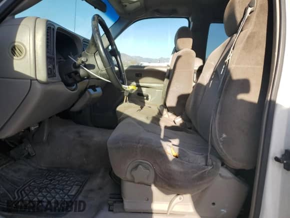 2000 GMC Sierra 1500 SLE с VIN 1GTEC19V5YZ214118, выставлен на аукционе Copart как лот 41803805 с пробегом 295 098 миль миль и Списание • Salvage title. История ставок и продаж доступна на DreamBid. Изображение 7.