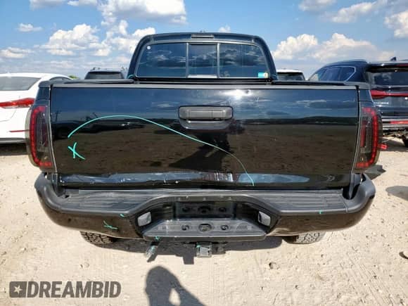 2011 Toyota Tacoma с VIN 3TMMU4FNXBM037217, выставлен на аукционе Copart как лот 71093205 с пробегом 205 551 миль миль и Списание • Salvage title. История ставок и продаж доступна на DreamBid. Изображение 6.