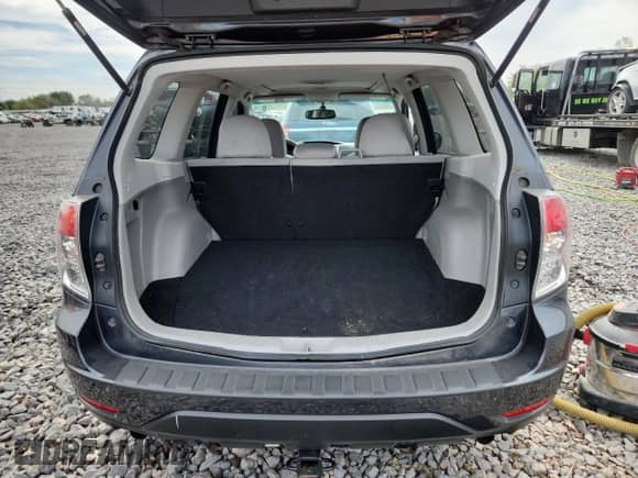 2012 Subaru Forester X Premium с VIN JF2SHADCXCH421792, выставлен на аукционе Copart как лот 84070315 с пробегом 132 761 миль миль и Списание • Salvage title. История ставок и продаж доступна на DreamBid. Изображение 6.