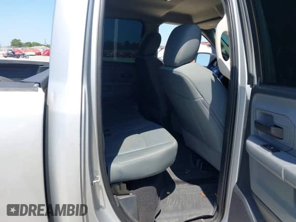 2013 Ram 1500 Express z VIN 1C6RR6FT1DS553131, wystawiony jako IAAI lot #42740236 z przebiegiem 208 491 mil mil oraz . Historia ofert i sprzedaży dostępna na DreamBid. Obrazek 8.