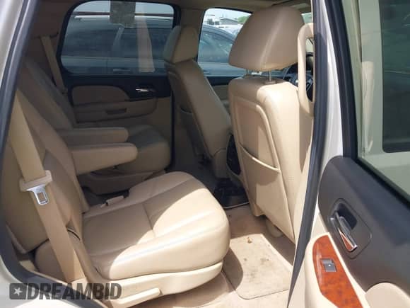 2008 Chevrolet Tahoe LTZ z VIN 1GNFC13J98R177933, wystawiony jako IAAI lot #42241762 z przebiegiem 135 187 mil mil oraz . Historia ofert i sprzedaży dostępna na DreamBid. Obrazek 8.