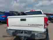 2017 Toyota Tundra SR5 z VIN 5TFEW5F18HX214934, wystawiony jako IAAI lot #43070452 z przebiegiem 221 202 mil mil oraz . Historia ofert i sprzedaży dostępna na DreamBid. Obrazek 16.