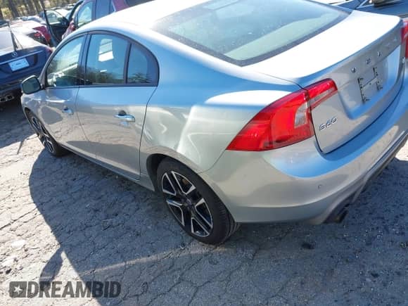 2018 Volvo S60 Dynamic с VIN YV126MFL4J2451903, выставлен на аукционе IAAI как лот 41844843 с пробегом 118 026 миль миль и . История ставок и продаж доступна на DreamBid. Изображение 3.
