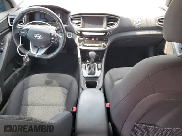 2018 Hyundai Ioniq SEL с VIN KMHC75LCXJU103251, выставлен на аукционе Copart как лот 55672374 с пробегом 62 676 миль миль и Списание • Salvage title. История ставок и продаж доступна на DreamBid. Изображение 8.