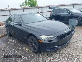 2015 BMW 3 Series 328i xDrive с VIN WBA3B3G51FNR86657, выставлен на аукционе IAAI как лот 42438227 с пробегом 129 358 миль миль и . История ставок и продаж доступна на DreamBid. Изображение 1.