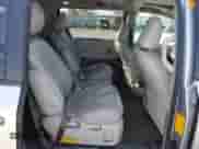 2011 Toyota Sienna XLE z VIN 5TDDK3DC7BS012731, wystawiony jako Copart lot #81952235 z przebiegiem 170 630 mil mil oraz Czysty tytuł • Clean title. Historia ofert i sprzedaży dostępna na DreamBid. Obrazek 11.