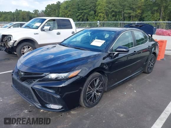 2021 Toyota Camry SE Nightshade z VIN 4T1G11AK8MU494510, wystawiony jako IAAI lot #43225311 z przebiegiem 73 978 mil mil oraz . Historia ofert i sprzedaży dostępna na DreamBid. Obrazek 2.