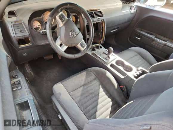 2013 Dodge Challenger SXT Plus z VIN 2C3CDYAG1DH646181, wystawiony jako Copart lot #70575735 z przebiegiem Nie podano mil oraz Czysty tytuł • Clean title. Historia ofert i sprzedaży dostępna na DreamBid. Obrazek 8.