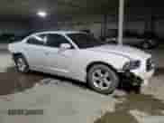 2013 Dodge Charger SE z VIN 2C3CDXBGXDH663621, wystawiony jako Copart lot #88458455 z przebiegiem 143 954 mil mil oraz Czysty tytuł • Clean title. Historia ofert i sprzedaży dostępna na DreamBid. Obrazek 4.