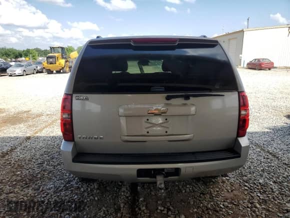 2009 Chevrolet Tahoe LS z VIN 1GNFC13C39R174495, wystawiony jako Copart lot #56460185 z przebiegiem 266 781 mil mil oraz Szkoda całkowita • Salvage title. Historia ofert i sprzedaży dostępna na DreamBid. Obrazek 6.