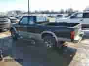 1998 Toyota Tacoma z VIN 4TAWM72N8WZ144489, wystawiony jako Copart lot #46682875 z przebiegiem 238 124 mil mil oraz Czysty tytuł • Clean title. Historia ofert i sprzedaży dostępna na DreamBid. Obrazek 2.