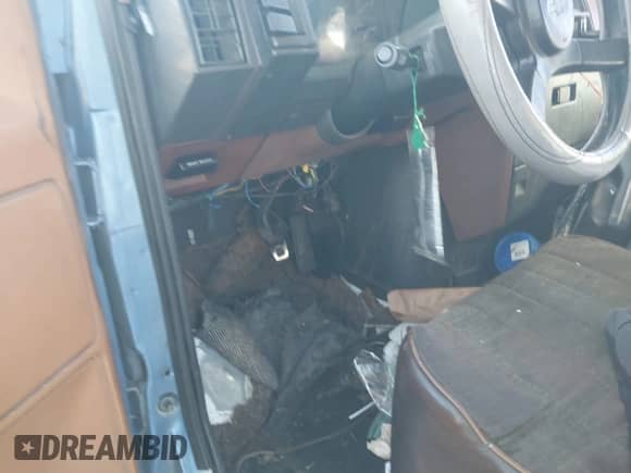 1989 Chevrolet Astro с VIN 1GCCM15Z3KB270393, выставлен на аукционе IAAI как лот 41718277 с пробегом 183 254 миль миль и . История ставок и продаж доступна на DreamBid. Изображение 6.